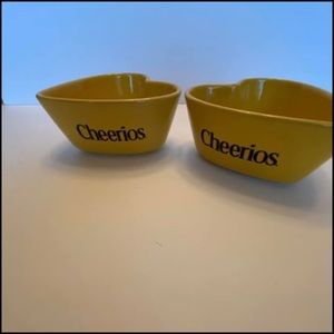 2 heart shaped cheerio bowls